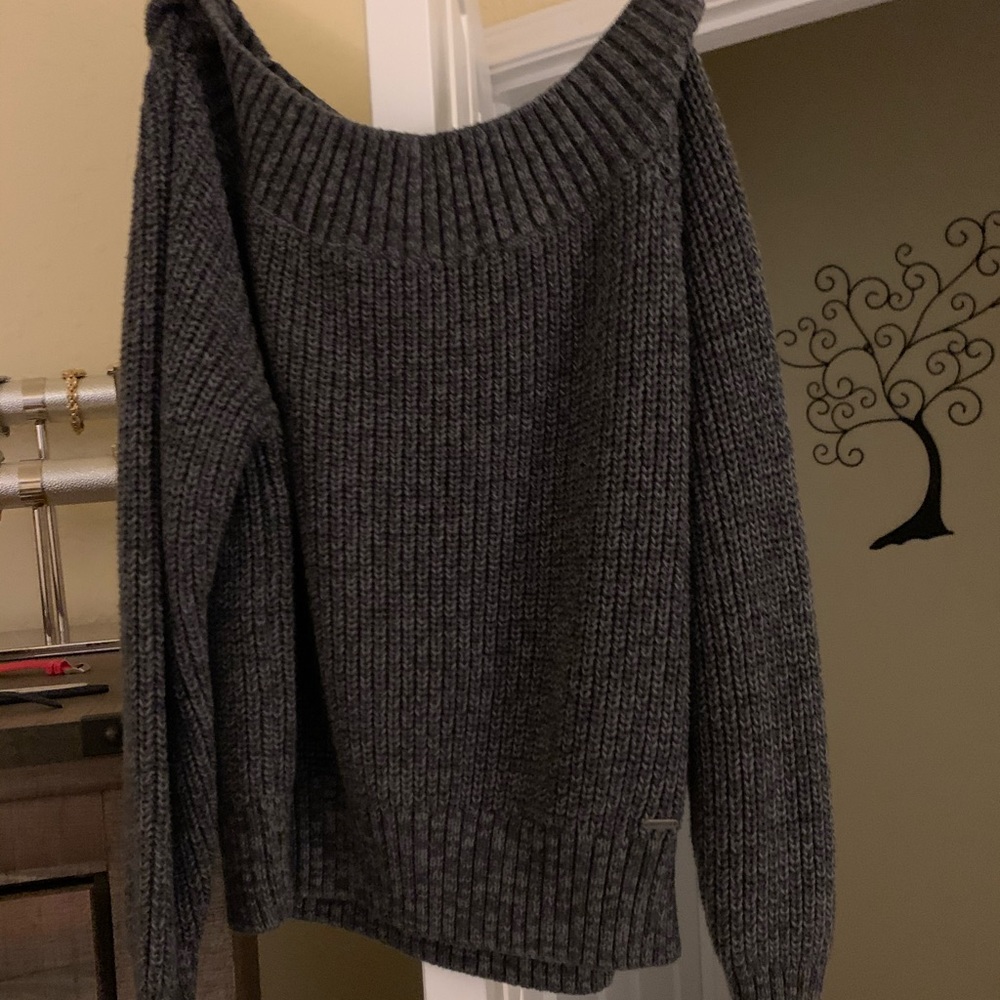 woman’s Large off the shoulders sweetheart